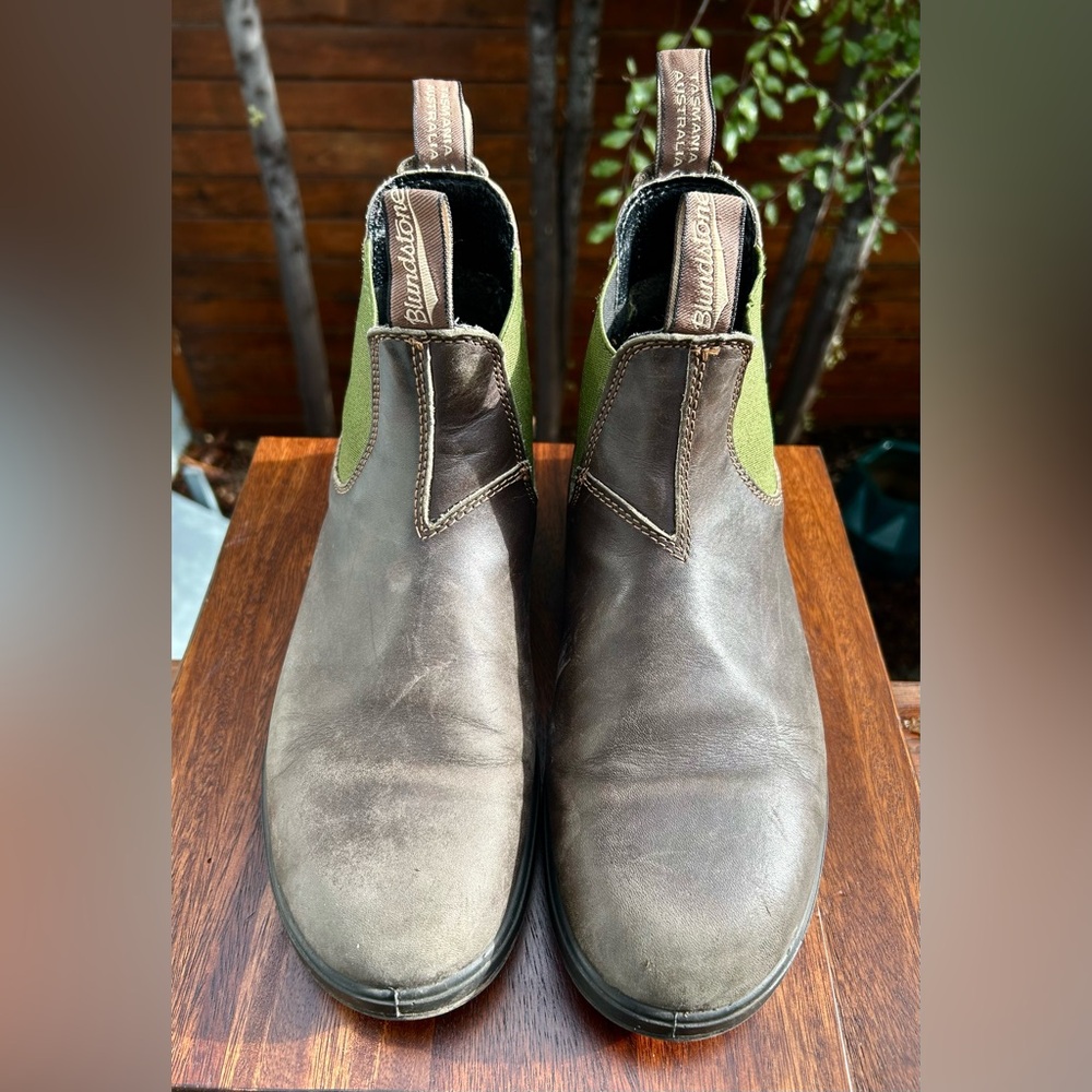 Blundstone Brown Leather Chelsea Boots with Olive Elastic